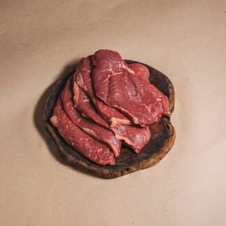 Cuadrada pastoril feteada de vacas felices. Vacas alimentadas con pastizales nativos sin hormonas ni antibióticos. Ganadería regenerativa