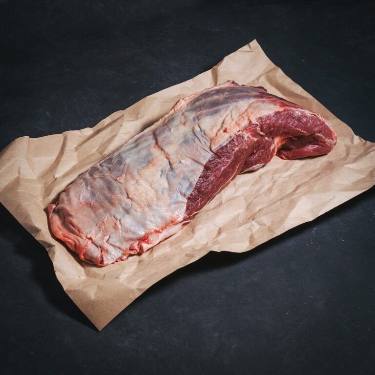 Marucha pastoril de vacas felices. Vacas alimentadas con pastizales nativos sin hormonas ni antibióticos. Ganadería regenerativa