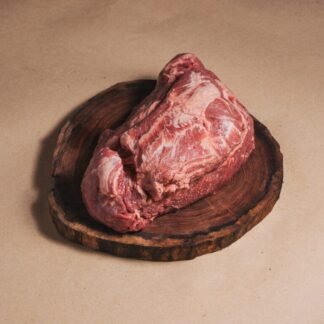 Roast beef pastoril de vacas felices. Vacas alimentadas con pastizales nativos sin hormonas ni antibióticos. Ganadería regenerativa