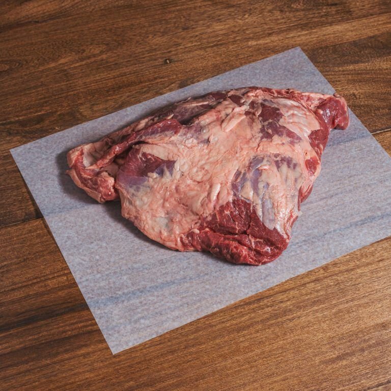 Tapa de bife pastoril de vacas felices. Vacas alimentadas con pastizales nativos sin hormonas ni antibióticos. Ganadería regenerativa