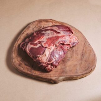 Tapa de nalga pastoril de vacas felices. Vacas alimentadas con pastizales nativos sin hormonas ni antibióticos. Ganadería regenerativa